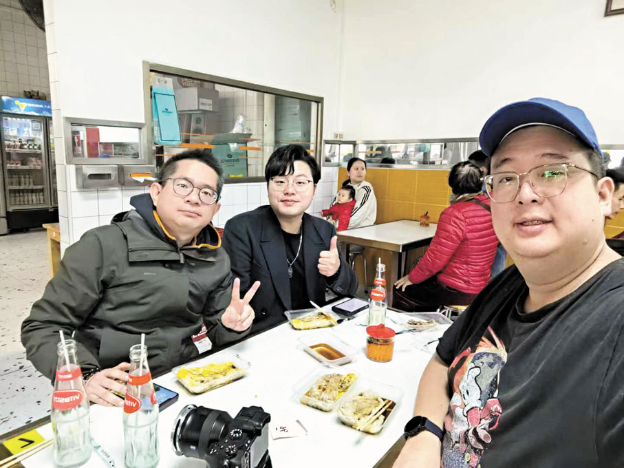 ●Simon(右)盼有國際化的演出落地深圳及周邊。