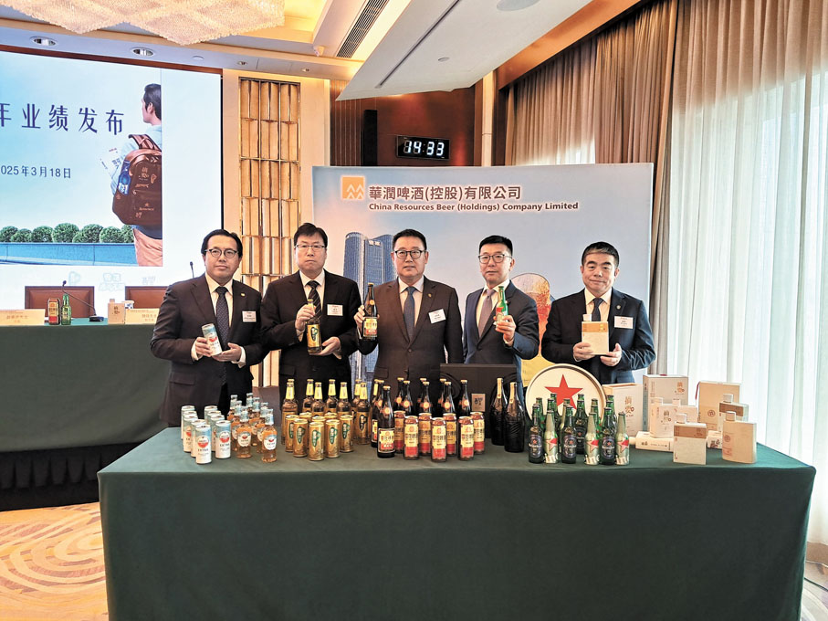 ●左起為潤啤梁偉強、趙偉、侯孝海、趙春武、魏強。香港文匯報記者曾業俊 攝