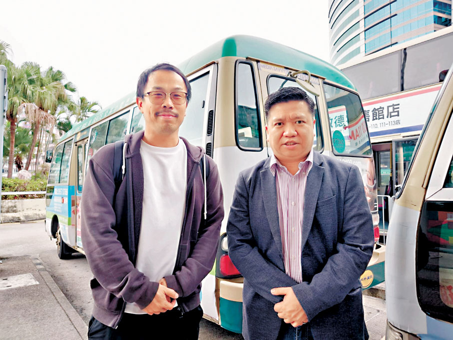 ●營運專線小巴的陳志輝（左）及謝卓余均期望，北都區發展能為業界帶來營運空間。香港文匯報記者劉明  攝