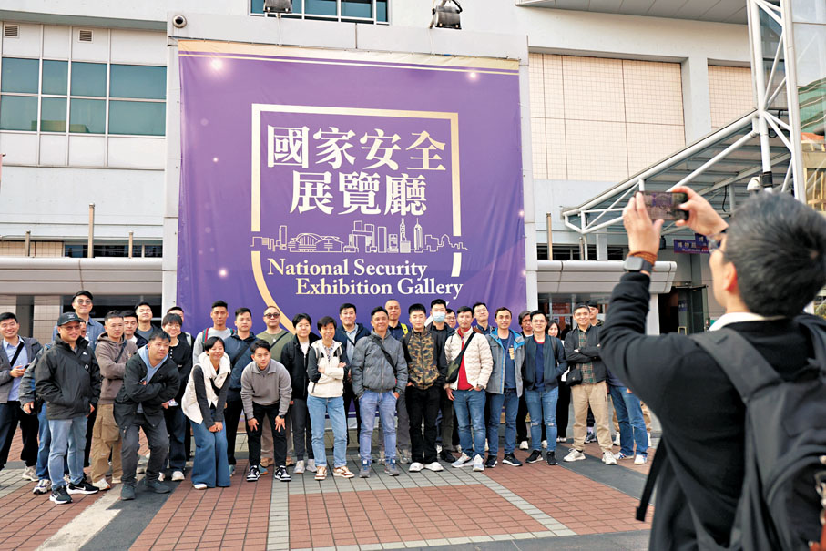 ●全民國家安全教育日十周年專題展覽昨日正式向公眾開放，尖沙咀香港歷史博物館內外，前來觀展的人流絡繹不絕。香港文匯報記者萬霜靈  攝