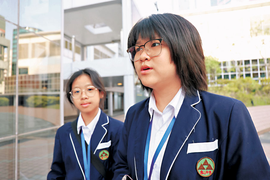 ●蘇同學（右）想下次花多點時間再來看國安展。 香港文匯報記者萬霜靈  攝