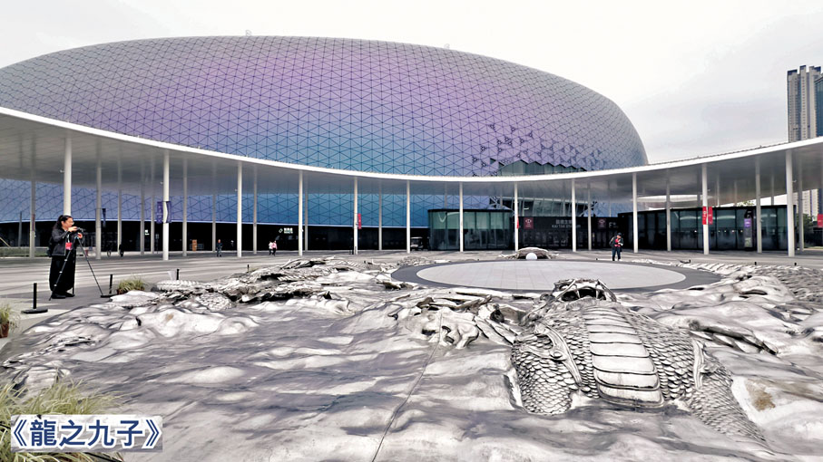 ●中央廣場任哲的《龍之九子》。