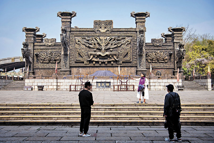 ●圖為赤壁市三國赤壁古戰場景區的神武臺，相傳周瑜在此點將。 資料圖片