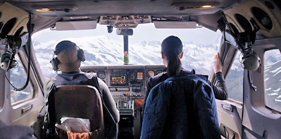 ●麥克華堡在萬呎高空困獸鬥廝殺。