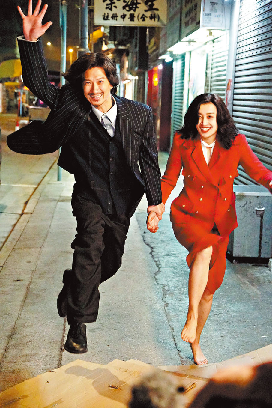 ●張家輝與陳法拉在片場搞怪。受訪者供圖