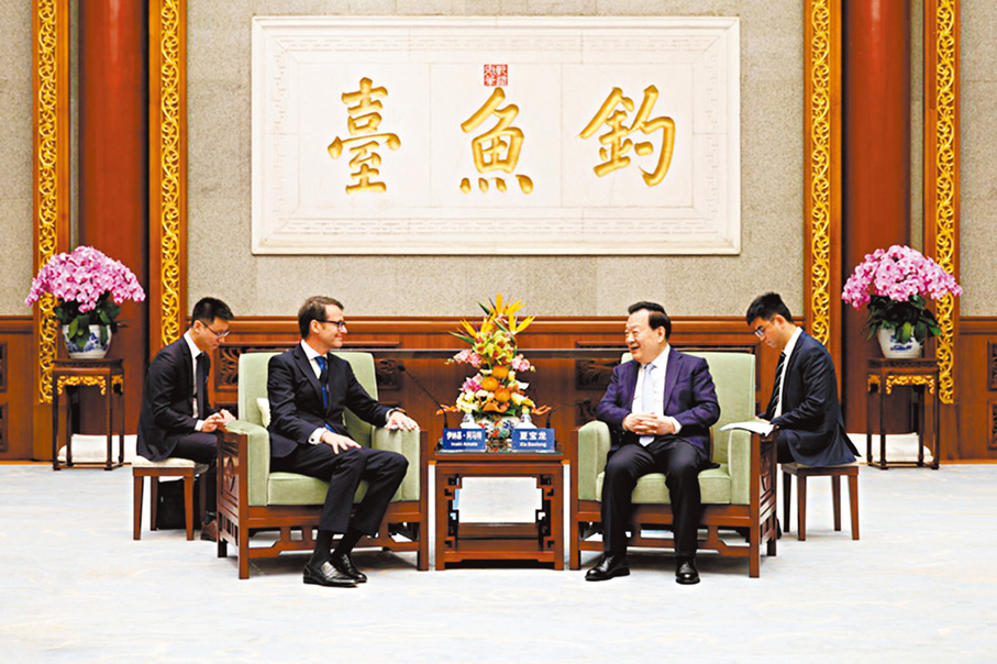 ●夏寶龍會見香港歐洲商會訪京團一行。 國務院港澳辦網站圖片