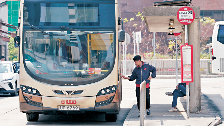 ●九巴工會要求公司正視編更與工作安排混亂。香港文匯報記者黃艾力  攝