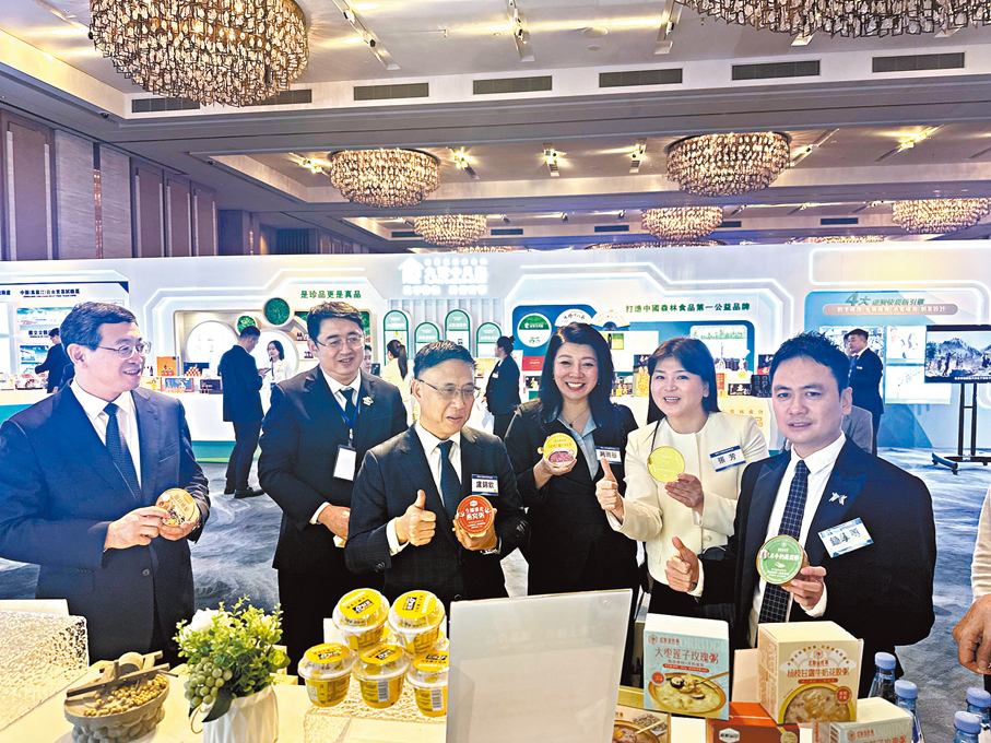 ●參會嘉賓對黑龍江農產品讚不絕口。香港文匯報記者于海江 攝