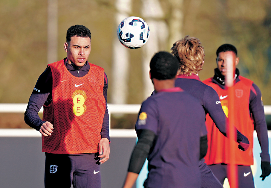 ●摩根羅渣士（左）積極備戰。  美聯社