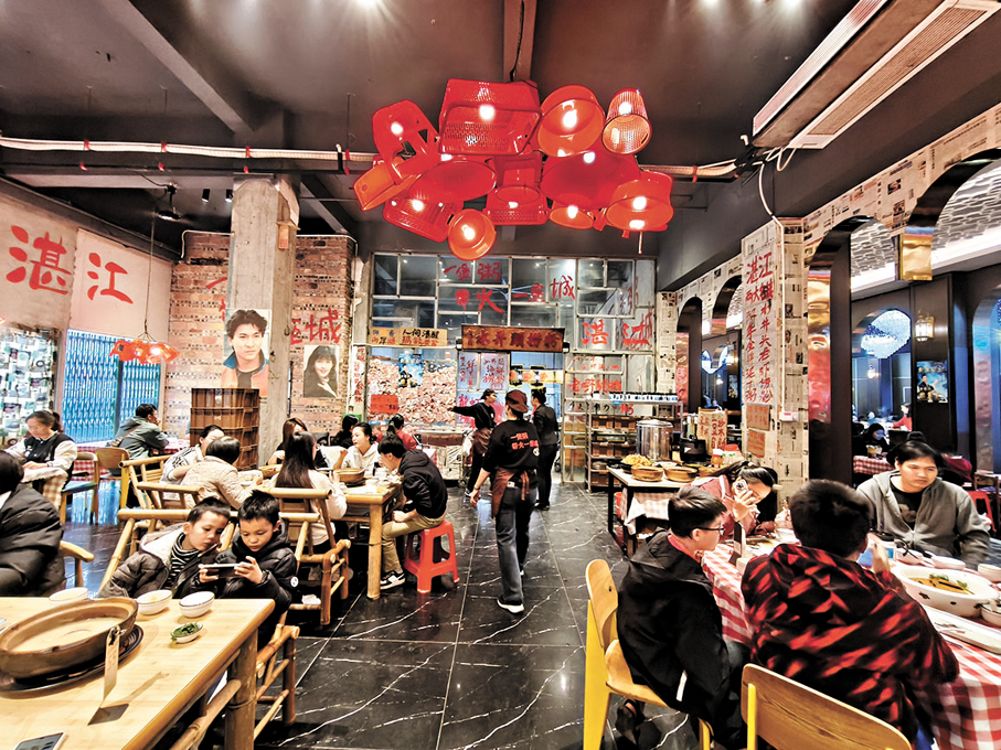 ●老嘢粥檔內環境具特色。