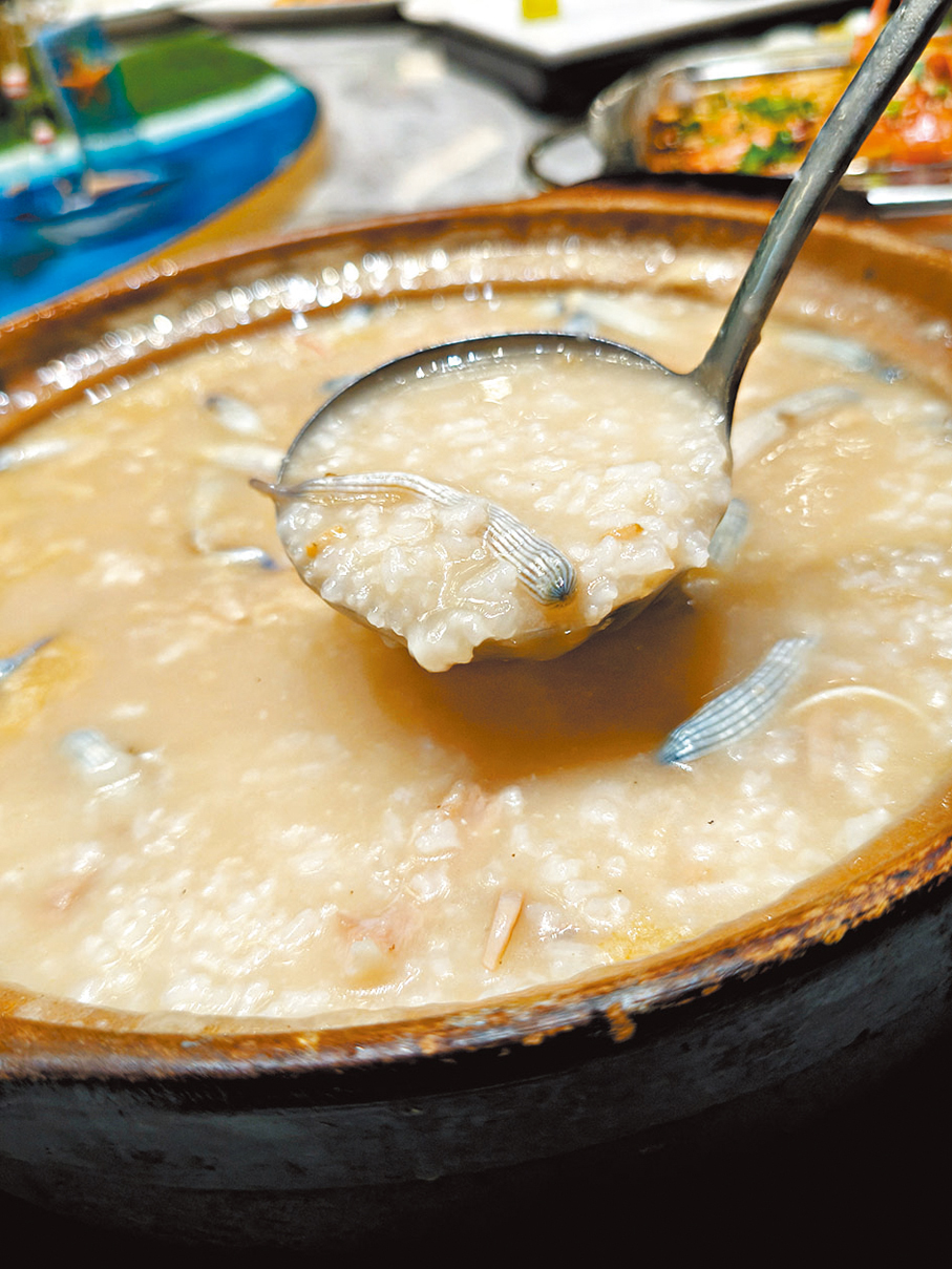 ●招牌泥丁粥。