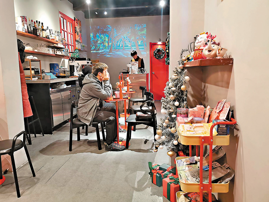 ●南昌路有許多咖啡屋、時裝店及精品店,成為文青街。