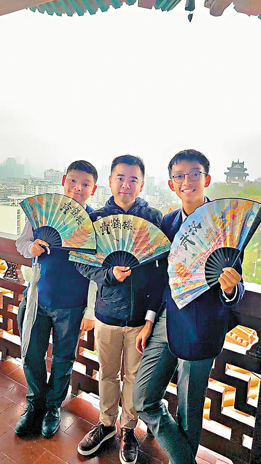 ●作者帶領香港中學生開展文學創作實踐活動,陪伴他們成長。 作者供圖