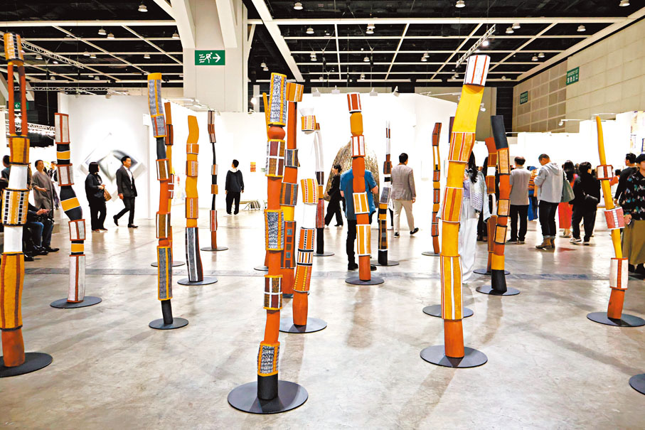 ●2025年巴塞爾藝術展香港展會展場內人潮湧動。 雨竹  攝