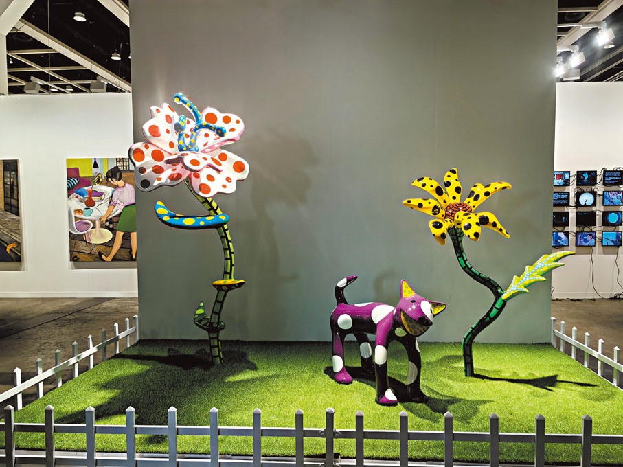 ●OTA FINE ARTS帶來草間彌生的作品。   張夢薇  攝