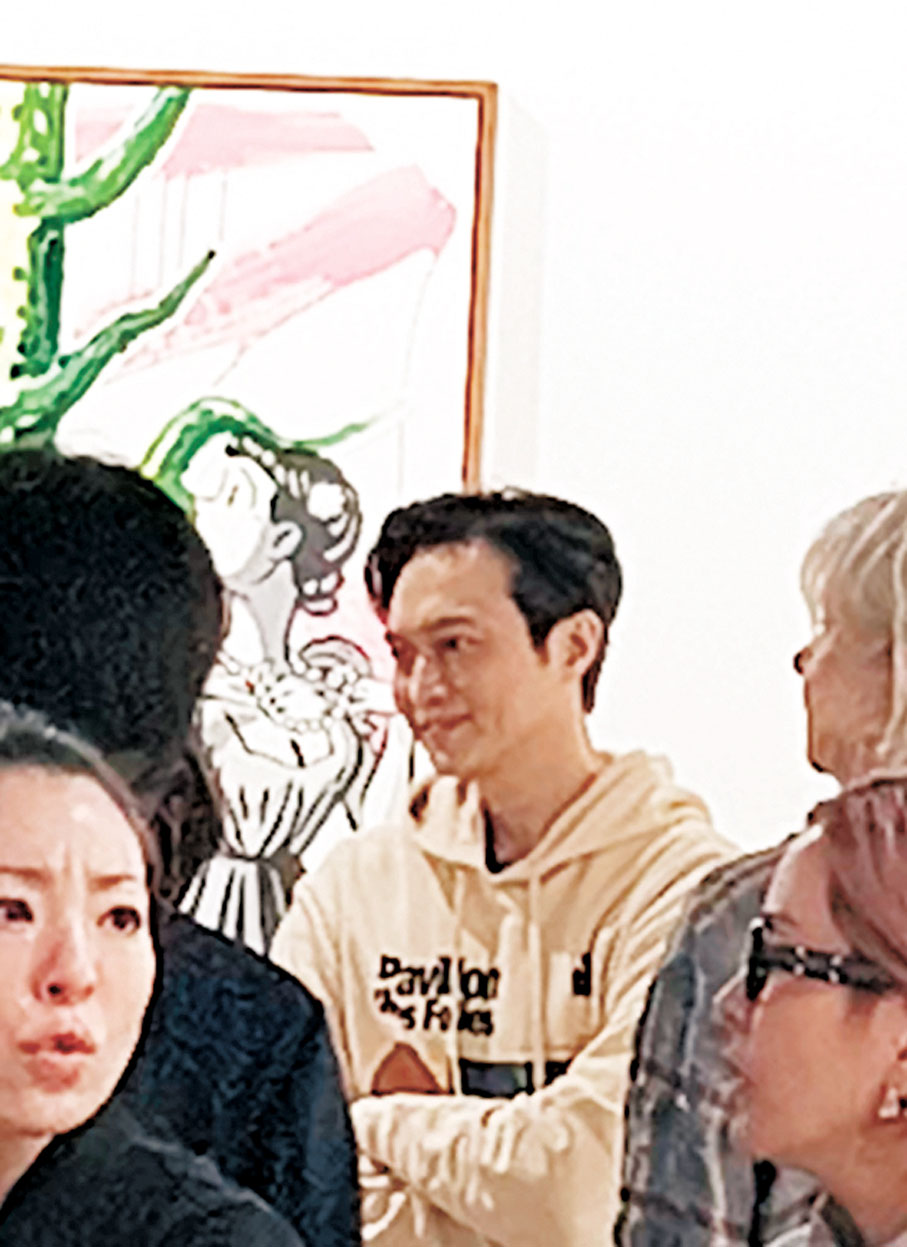 ●藝人張智霖也到巴塞爾藝術展一睹各種藝術作品。 雨竹  攝