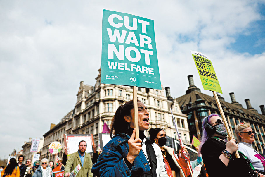 ●倫敦民眾不滿削減福利。 路透社