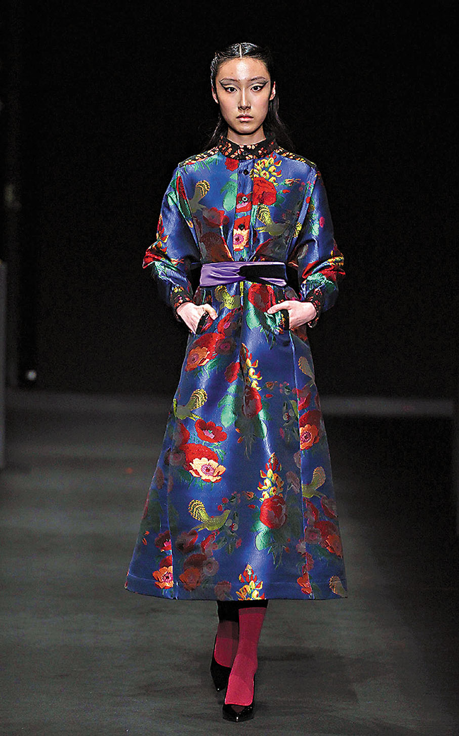 ●北京時裝周閉幕秀上時裝，將前沿設計理念與精湛工藝融合。 新華社