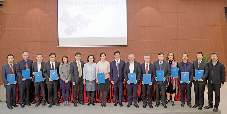 ●2019年，黃竹君出席粵港澳大灣區旅遊職業教育聯盟成立協議簽署儀式。