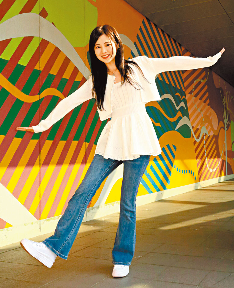 ●區明妙因演出多個學生角色「入屋」，令觀眾留下深刻印象。梁靜儀 攝