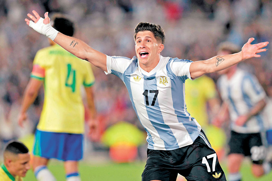 ●基利安奴施蒙尼慶祝收穫個人首個大國腳「士哥」。  法新社