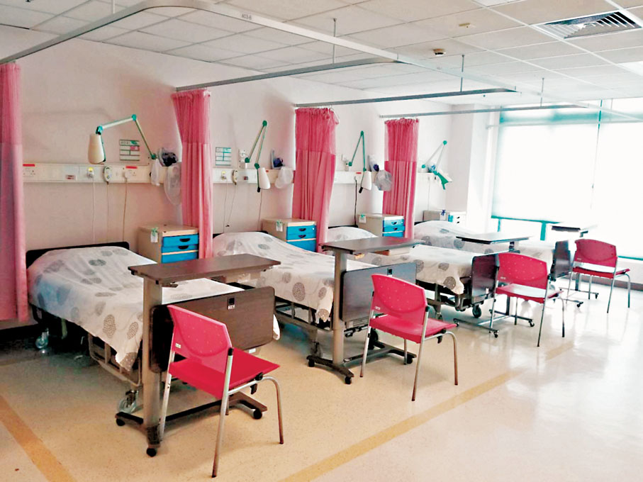 ●有病人因乳腺癌及嚴重骨轉移入住私家醫院近兩個月,但保險公司聲稱住院時間過長,僅願意支付十多天住院費。圖為私家醫院病房。 資料圖片