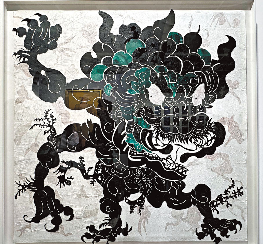 ●陸平原拼貼作品《上上籤—石聖夜舞》使用了AI。 丁寧 攝