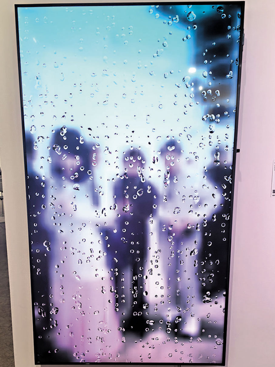 ●James Clar的作品《Cloud Seed (Rain Window)》。