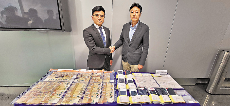 ●警方搗破盜信用卡集團拘捕6男女。香港文匯報記者鄧偉明 攝