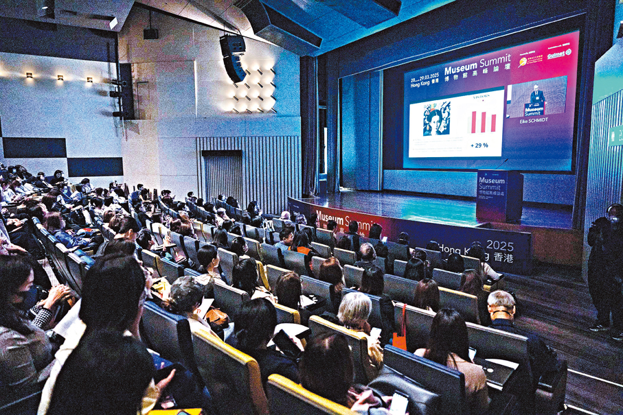 ●活動反應踴躍。除演講廳外,需加開另外兩個場地進行現場直播。