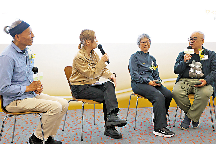 ●三名參與計劃的人士維景(左一)、Janet(左三)及黎先生(左四)作分享。 香港文匯報記者萬霜靈 攝