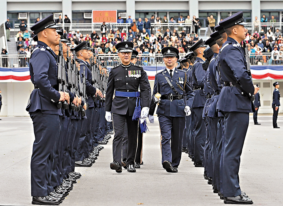 ●警務處處長蕭澤頤為香港警察學院結業會操擔任檢閱官。