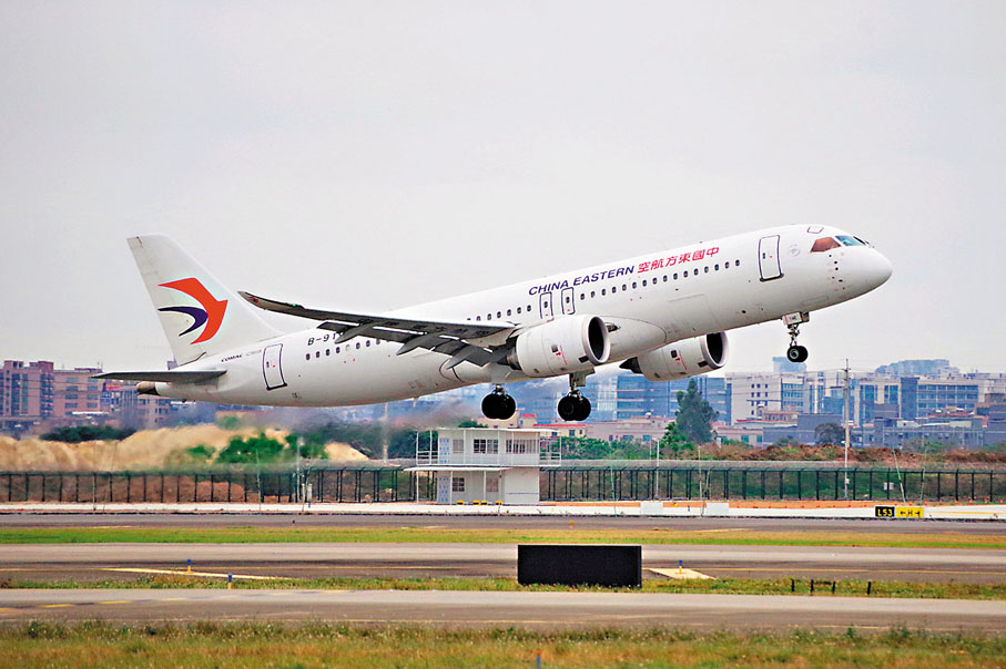 ●3月30日早晨,一架機號為B-919E的國產大飛機C919從西安咸陽國際機場起飛前往廣州。 網上圖片