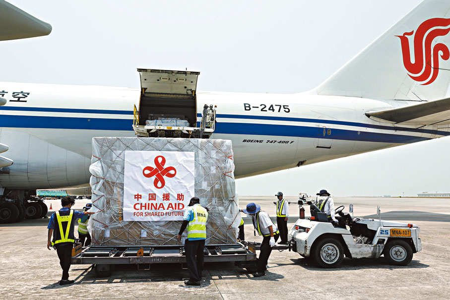 ●當地時間3月31日，中國政府首批援助物資抵達緬甸仰光國際機場。 新華社