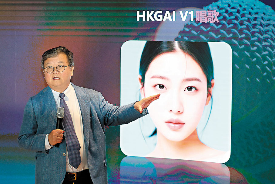 ●郭毅可現場示範使用HKGAI V1。 資料圖片