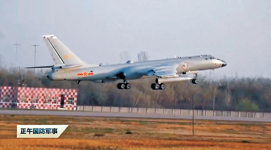 ●4月1日,東部戰區空軍一架轟-6K掛載鷹擊-21起飛畫面。網上圖片