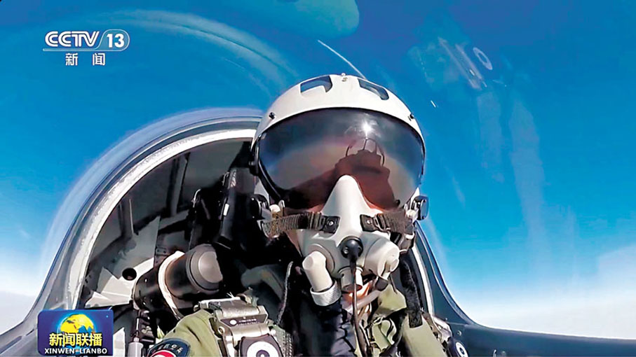 ●東部戰區空軍多批多架殲轟機以戰鬥編組前出,位台灣海峽和台島西南建立打擊陣位。視頻截圖