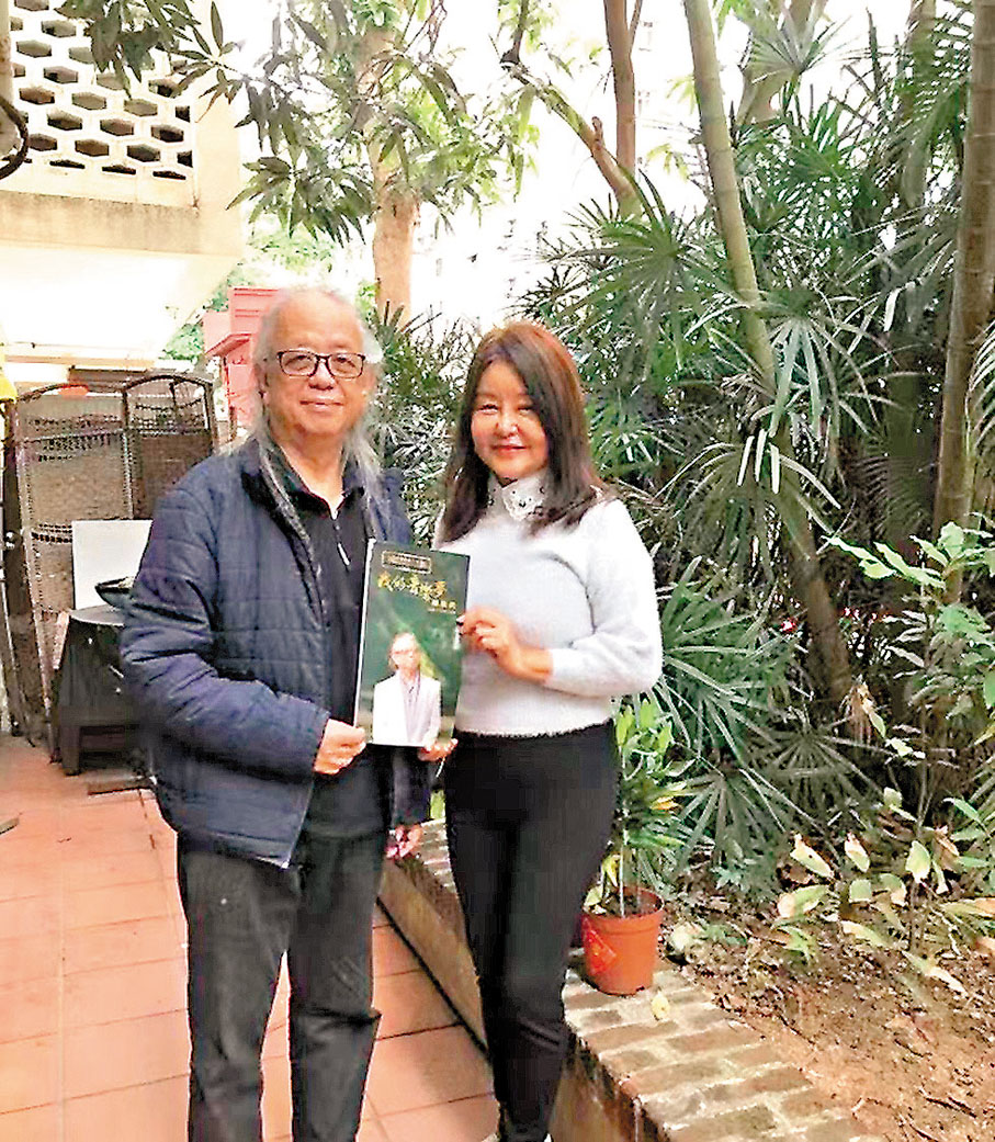 ●2021年2月11日陳能濟贈送《我的音樂夢》給作者。作者供圖