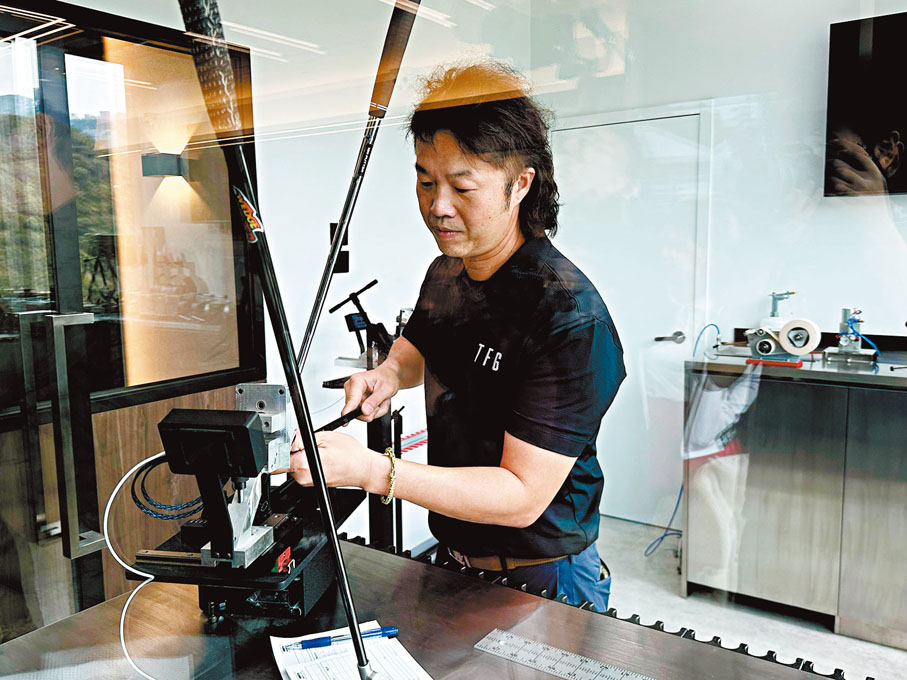 ●量身定製球桿有助降低高爾夫球入門門檻。 香港文匯報記者郭正謙 攝