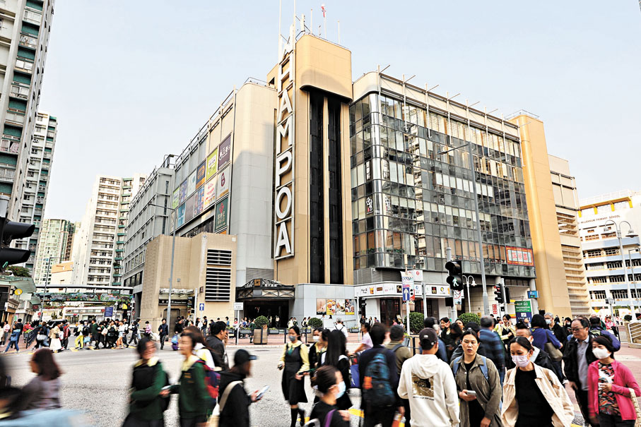 ●結業不久的新光戲院,將搬到現時的嘉禾黃埔戲院復業。嘉禾黃埔日前宣布,本月10日結束營業。