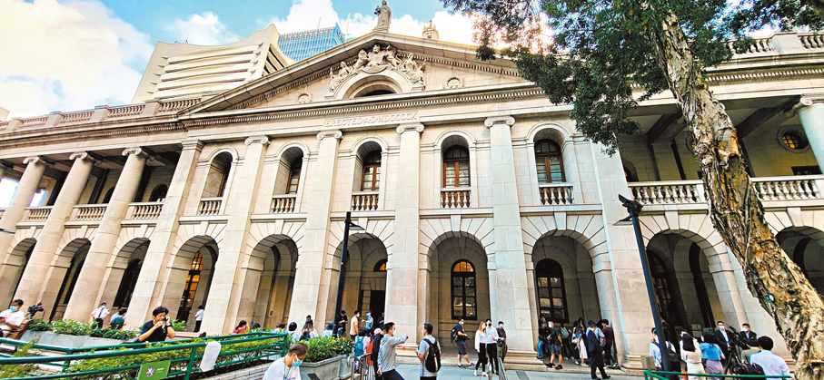 ●岑耀信在其新書中大肆抹黑香港國安法,多位香港法律界人士批評其說法毫無理據,屬雙重標準。圖為終審法院大樓。 資料圖片