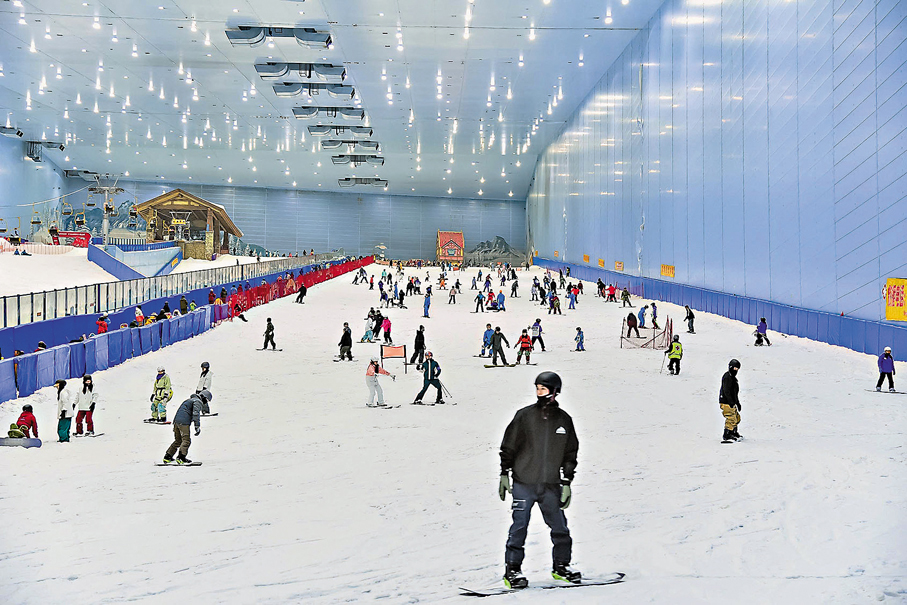 ●廣州融創雪世界,是目前華南地區最大的在營室內專業滑雪場。