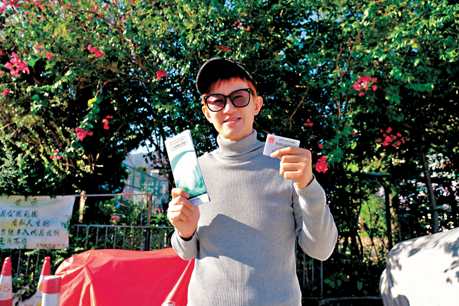 ●項明生早年在深圳置業,因此能辦理居住證以購買內地保險。 香港文匯報記者劉明 攝