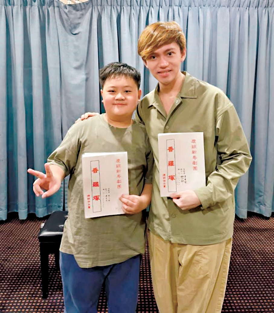 ●譚穎倫和小演員陳以叡。