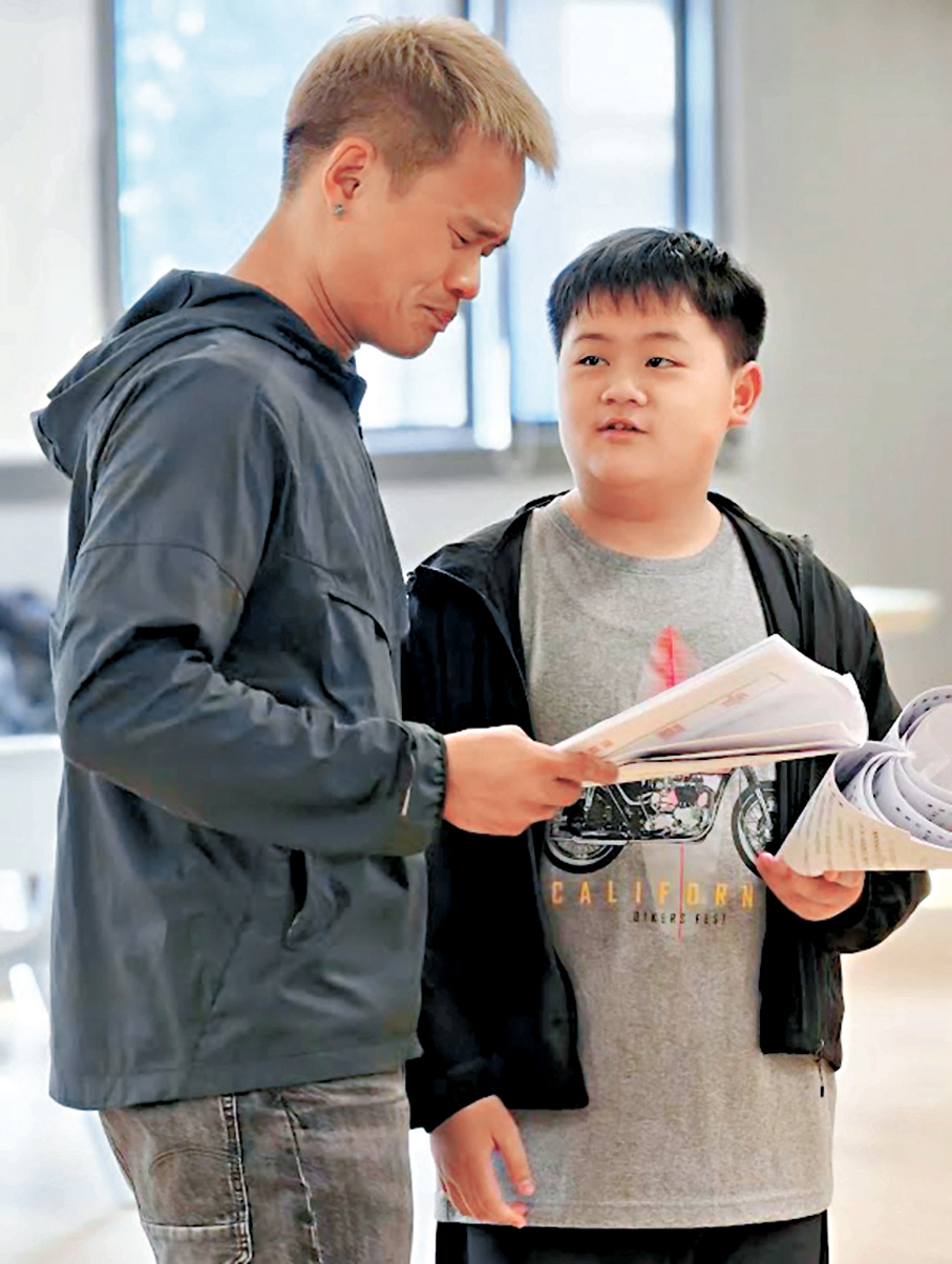 ●黎耀威和陳以叡對稿。