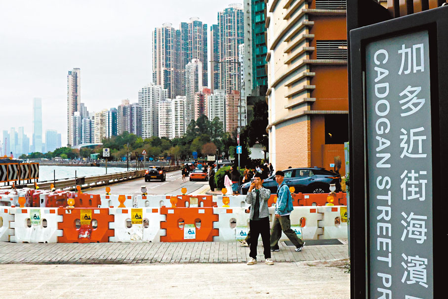 ●海濱長廊與熱門打卡點僅一街之隔，同樣有海景打卡位。香港文匯報記者萬霜靈  攝