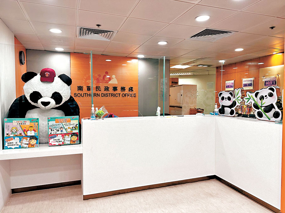 ●香港文匯報記者昨日到南區區議會查閱工作文件,發現於無預約下也可即場申請查冊。香港文匯報記者胡恬恬 攝