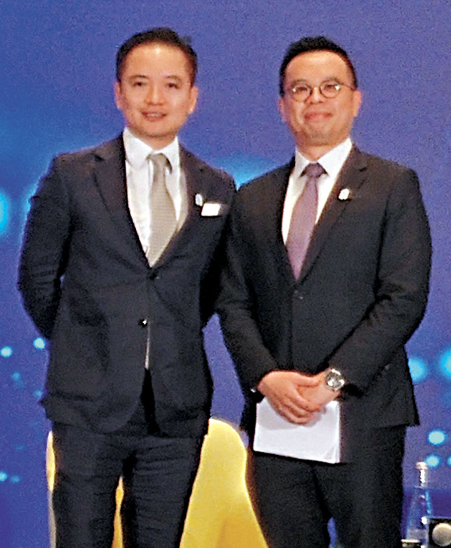 ●左起:渣打銀行北亞區首席投資總監鄭子豐、渣打銀行大中華及北亞區高級經濟師劉健恒。 香港文匯報記者岑健樂 攝
