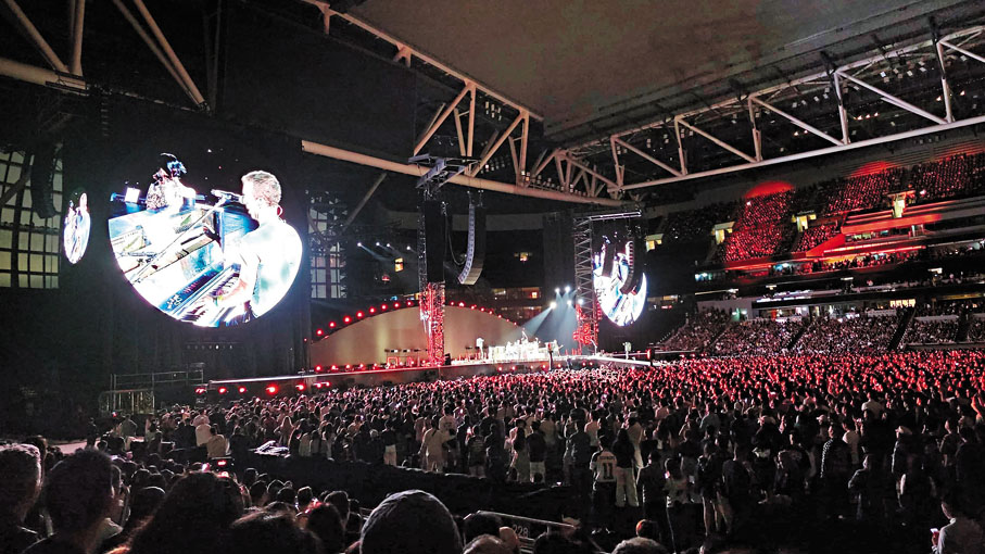 ●英國著名樂隊Coldplay在啟德體育園主場館開首場演唱會,氣氛熱烈。 觀眾方保僑供圖