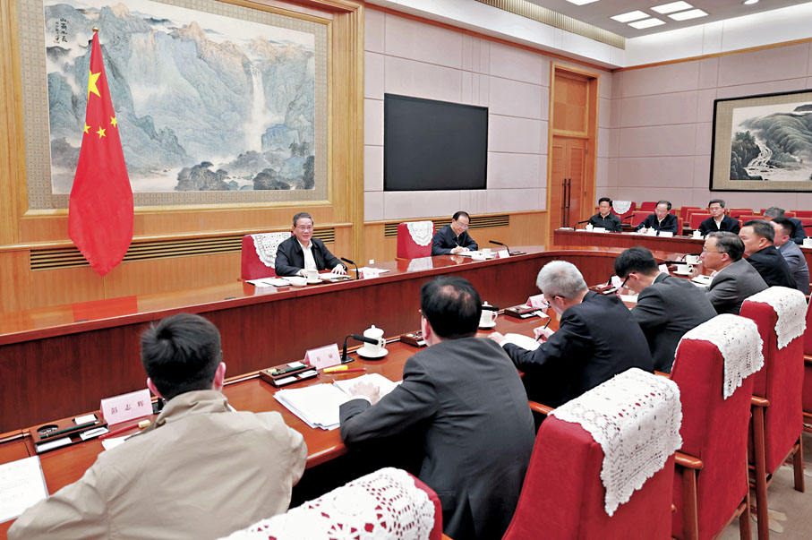 ●4月9日下午,中共中央政治局常委、國務院總理李強主持召開經濟形勢專家和企業家座談會,聽取對當前經濟形勢和下一步經濟工作的意見建議。 新華社